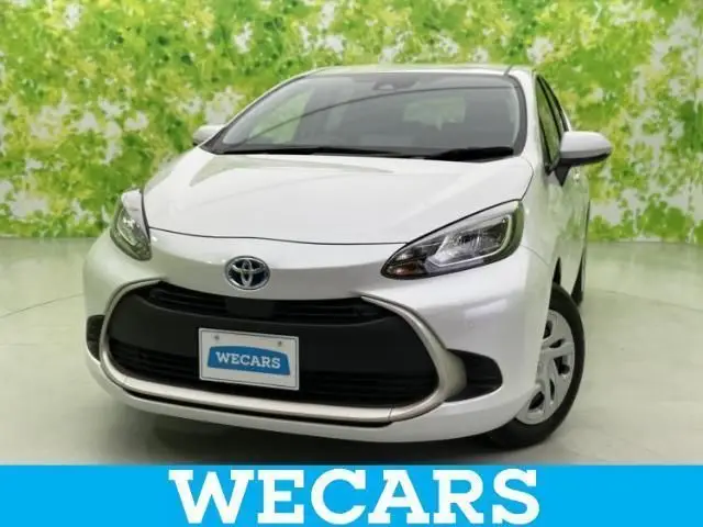 2025 Toyota Aqua 4WD_G White Sedan for sale, Japanese used car export | GULJI TRADERS