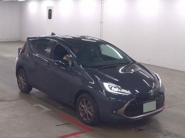 2025 Toyota Aqua Z - photo 1 2025 Toyota Aqua Z Sedan for sale, Japanese used car export - photo 1 of 5 | GULJI TRADERS