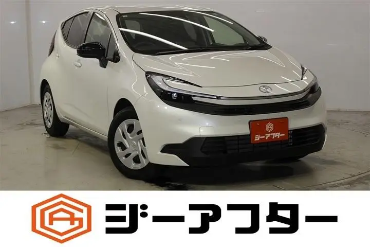 2026 Toyota Aqua U - photo 1 2026 Toyota Aqua U White Sedan for sale, Japanese used car export - photo 1 of 30 | GULJI TRADERS