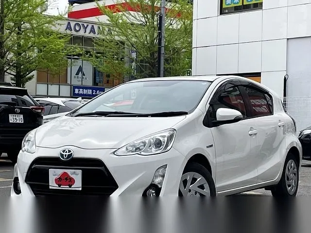 2016 Toyota Aqua Push Start S Grade - photo 1 2016 Toyota Aqua Push Start S Grade Pearl Sedan for sale, Japanese used car export - photo 1 of 33 | GULJI TRADERS