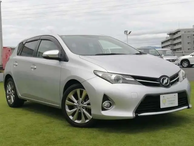 2013 Toyota Auris RS S Package - photo 1 2013 Toyota Auris RS S Package Silver Sedan for sale, Japanese used car export - photo 1 of 9 | GULJI TRADERS