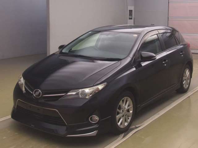 2014 Toyota Auris RS 6MT - photo 1 2014 Toyota Auris RS 6MT Sedan for sale, Japanese used car export - photo 1 of 12 | GULJI TRADERS