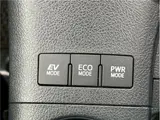 2016 Toyota Auris Hybrid Brick Lane, one owner / genuine navigation system / backup camera Black Sedan for sale, Japanese used car export - photo 54 of 67 | GULJI TRADERS