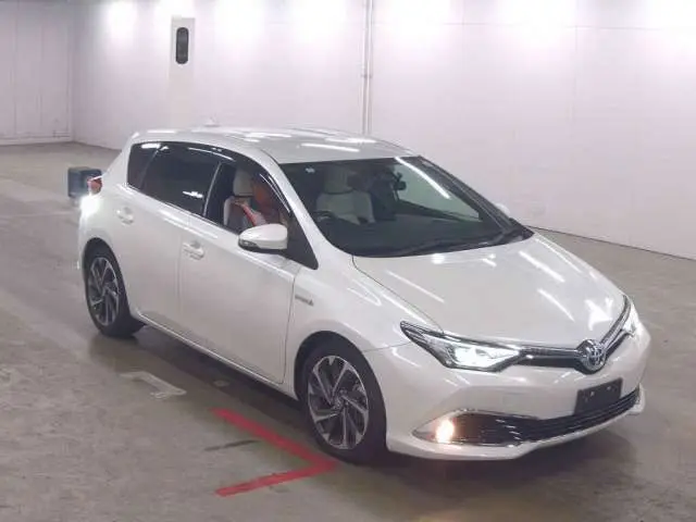 2016 Toyota Auris Hybrid G ​​Package Pearl Sedan for sale, Japanese used car export - photo 1 of 15 | GULJI TRADERS