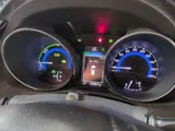 2016 Toyota Auris Hybrid G ​​Package Pearl Sedan for sale, Japanese used car export - photo 6 of 15 | GULJI TRADERS