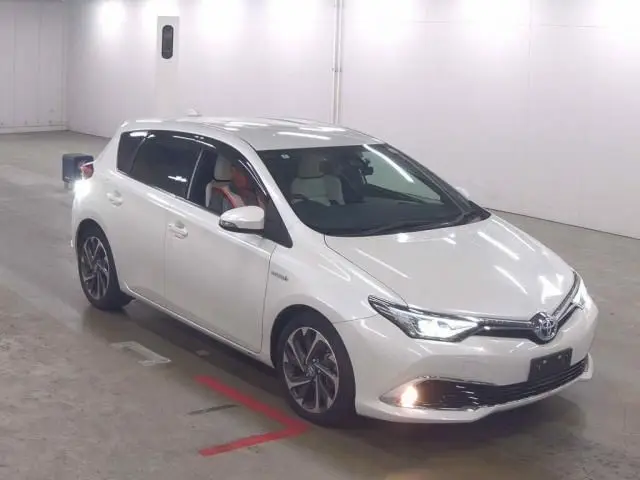 2016 Toyota Auris Hybrid G ​​Package Pearl Sedan for sale, Japanese used car export - photo 1 of 9 | GULJI TRADERS