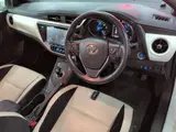 2016 Toyota Auris Hybrid G ​​Package Pearl Sedan for sale, Japanese used car export - photo 3 of 9 | GULJI TRADERS