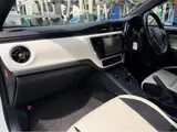 2016 Toyota Auris Hybrid G ​​Package Pearl Sedan for sale, Japanese used car export - photo 4 of 9 | GULJI TRADERS