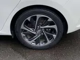 2017 Toyota Auris 1.8 Hybrid G ​​Package Pearl Sedan for sale, Japanese used car export - photo 6 of 17 | GULJI TRADERS