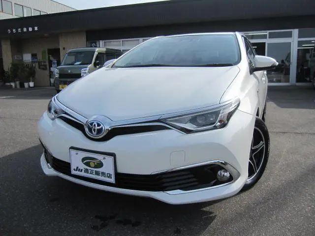 2017 Toyota Auris hybrid Pearl Sedan for sale, Japanese used car export - photo 1 of 24 | GULJI TRADERS