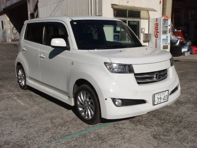 2007 Toyota bB Z X Ver. White Van for sale, Japanese used car export - photo 1 of 24 | GULJI TRADERS