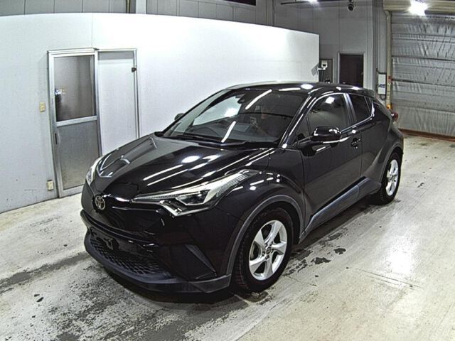 2019 Toyota C-HR S-T - photo 1 2019 Toyota C-HR S-T Sedan for sale, Japanese used car export - photo 1 of 5 | GULJI TRADERS