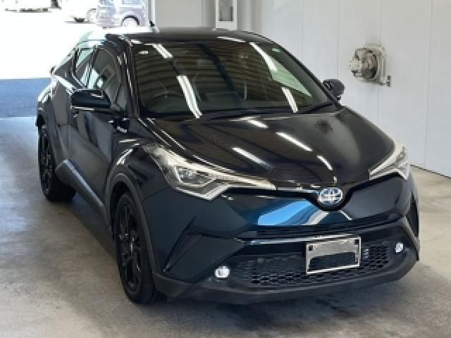 2019 Toyota C-HR HV - photo 1 2019 Toyota C-HR HV Sedan for sale, Japanese used car export - photo 1 of 5 | GULJI TRADERS