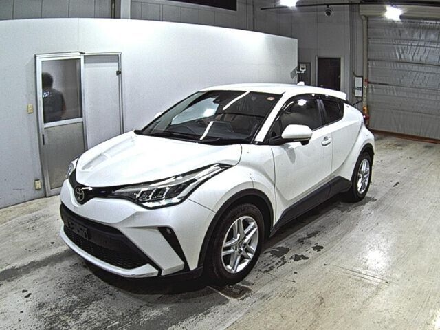 2020 Toyota C-HR S-T 4WD - photo 1 2020 Toyota C-HR S-T 4WD Sedan for sale, Japanese used car export - photo 1 of 5 | GULJI TRADERS