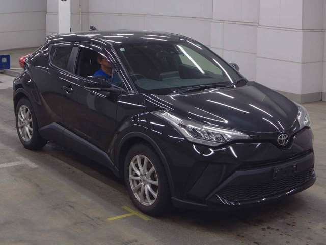 2020 Toyota C-HR S-T 4WD - photo 1 2020 Toyota C-HR S-T 4WD Sedan for sale, Japanese used car export - photo 1 of 3 | GULJI TRADERS