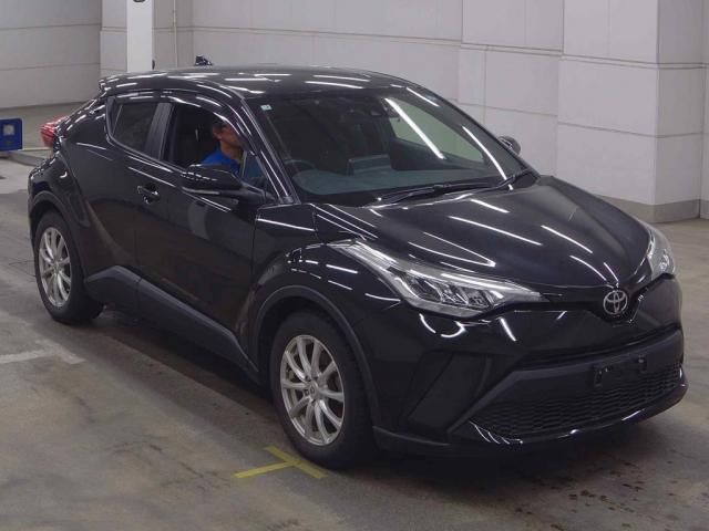 2020 Toyota C-HR S-T 4WD - photo 1 2020 Toyota C-HR S-T 4WD Sedan for sale, Japanese used car export - photo 1 of 3 | GULJI TRADERS