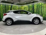 2022 Toyota C-HR S Pearl SUV for sale, Japanese used car export - photo 17 of 30 | GULJI TRADERS