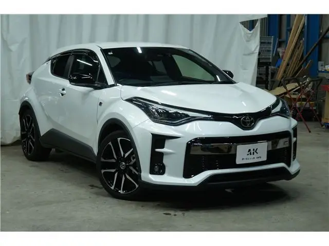 2022 Toyota C-HR S-T GR Sport - photo 1 2022 Toyota C-HR S-T GR Sport Pearl SUV for sale, Japanese used car export - photo 1 of 77 | GULJI TRADERS
