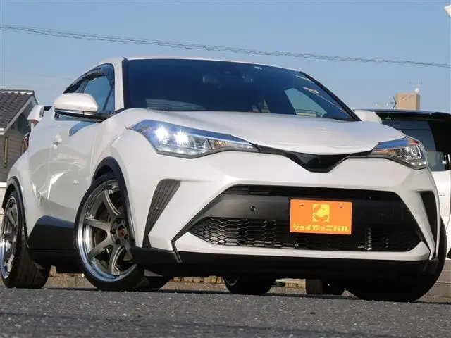 2022 Toyota C-HR 1.2 ST - photo 1 2022 Toyota C-HR 1.2 ST Pearl SUV for sale, Japanese used car export - photo 1 of 30 | GULJI TRADERS