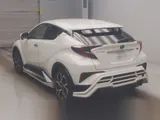 2018 Toyota C-hr Hybrid Push Start G Led Edition Pearl SUV for sale, Japanese used car export - photo 5 of 11 | GULJI TRADERS