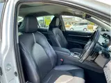 2019 Toyota Camry WS Leather Package: Genuine navigation system, backup camera, ETC, heated seats. White Sedan for sale, Japanese used car export - photo 35 of 60 | GULJI TRADERS