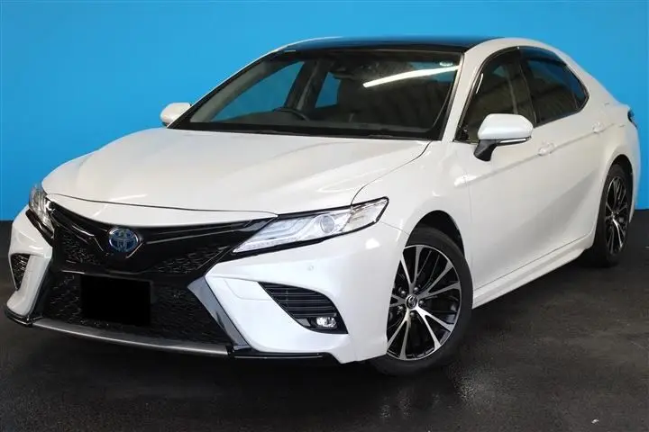 2019 Toyota Camry 2.5WS Leather Package White Sedan for sale, Japanese used car export - photo 1 of 30 | GULJI TRADERS