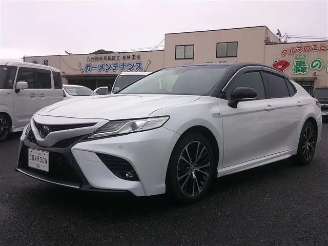 2019 Toyota Camry WS Leather Package Full Seg Pearl Sedan for sale, Japanese used car export - photo 1 of 30 | GULJI TRADERS