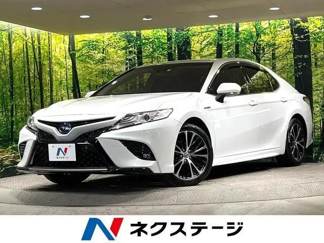 2019 Toyota Camry WS Leather Package White Sedan for sale, Japanese used car export - photo 1 of 9 | GULJI TRADERS