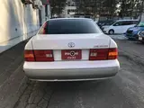 1998 Toyota Celsior C specification Pearl Sedan for sale, Japanese used car export - photo 6 of 13 | GULJI TRADERS