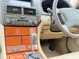 2003 Toyota Celsior 4.3 eR specifications White Sedan for sale, Japanese used car export - photo 10 of 63 | GULJI TRADERS