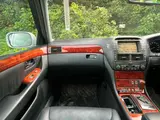 2003 Toyota Celsior 4.3 C Specification Interior Selection Silver Sedan for sale, Japanese used car export - photo 6 of 54 | GULJI TRADERS