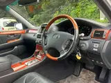 2003 Toyota Celsior 4.3 C Specification Interior Selection Silver Sedan for sale, Japanese used car export - photo 7 of 54 | GULJI TRADERS