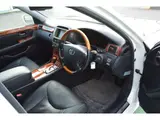 2003 Toyota Celsior C specification interior selection Pearl Sedan for sale, Japanese used car export - photo 3 of 9 | GULJI TRADERS