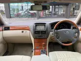 2004 Toyota Celsior 4.3 A specification Pearl Sedan for sale, Japanese used car export - photo 21 of 71 | GULJI TRADERS