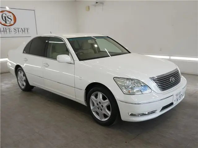 2004 Toyota Celsior A Show Pearl Sedan for sale, Japanese used car export | GULJI TRADERS