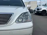 2004 Toyota Celsior C Show Interior Selection Pearl Sedan for sale, Japanese used car export - photo 10 of 39 | GULJI TRADERS