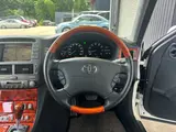 2004 Toyota Celsior C Show Interior Selection Pearl Sedan for sale, Japanese used car export - photo 31 of 39 | GULJI TRADERS