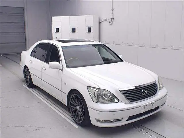 2004 Toyota Celsior C Interior Selection Pearl Sedan for sale, Japanese used car export - photo 1 of 11 | GULJI TRADERS