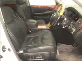 2004 Toyota Celsior C Interior Selection Pearl Sedan for sale, Japanese used car export - photo 5 of 11 | GULJI TRADERS