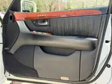 2005 Toyota Celsior 4.3 C Specification Interior Selection Pearl Sedan for sale, Japanese used car export - photo 30 of 66 | GULJI TRADERS