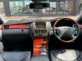 2006 Toyota Celsior 4.3 C Specification Interior Selection Pearl Sedan for sale, Japanese used car export - photo 21 of 67 | GULJI TRADERS