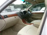 2006 Toyota Celsior C-spec sunroof Pearl Sedan for sale, Japanese used car export - photo 28 of 56 | GULJI TRADERS