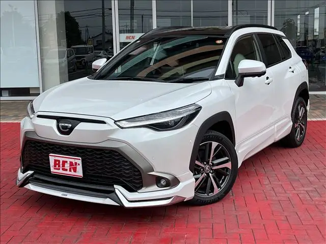 2025 Toyota Corolla Cross Hybrid Z_MO Aero_Panoramic Roof - photo 1 2025 Toyota Corolla Cross Hybrid Z_MO Aero_Panoramic Roof Pearl SUV for sale, Japanese used car export - photo 1 of 46 | GULJI TRADERS