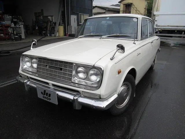 1964 Toyota Corona DX, 1964 model, single license plate (5 number plate) White Color changed Sedan for sale, Japanese used car export | GULJI TRADERS