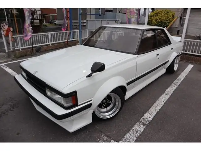 1983 Toyota Cresta S Lucent White Sedan for sale, Japanese used car export | GULJI TRADERS