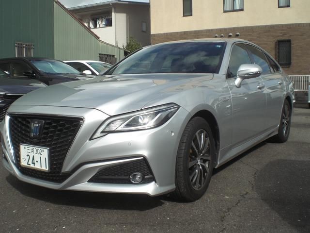 2019 Toyota Crown Hybrid 2.5 S - photo 1 2019 Toyota Crown Hybrid 2.5 S Sedan for sale, Japanese used car export - photo 1 of 9 | GULJI TRADERS