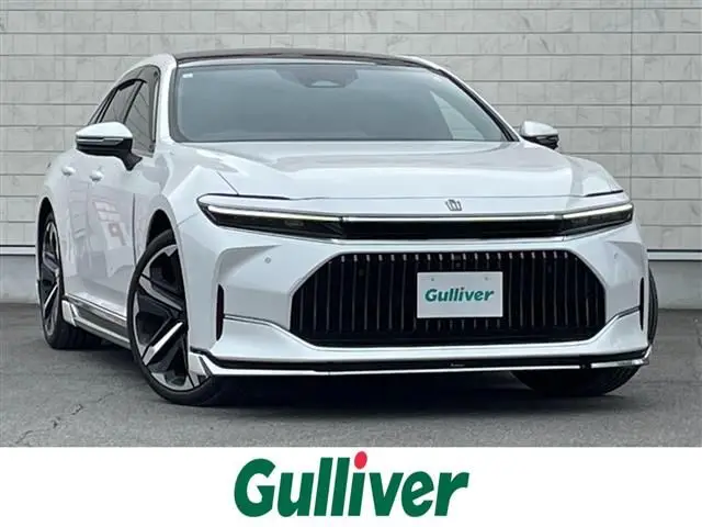 2023 Toyota Crown Z White Sedan for sale, Japanese used car export - photo 1 of 22 | GULJI TRADERS