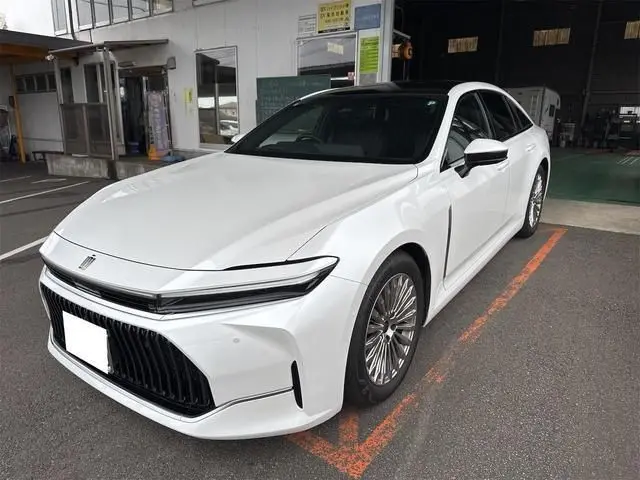 2024 Toyota Crown Z White Sedan for sale, Japanese used car export - photo 1 of 9 | GULJI TRADERS