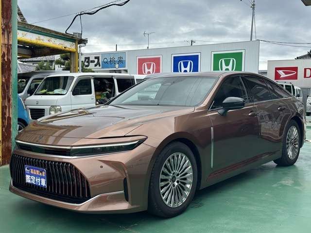 2025 Toyota Crown 2.5 Z Sedan for sale, Japanese used car export - photo 1 of 42 | GULJI TRADERS