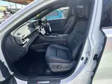 2025 Toyota Crown Estate 2.5 Z 4WD Sunroof ETC2.0 Genuine Display Audio Pearl Van for sale, Japanese used car export - photo 3 of 38 | GULJI TRADERS